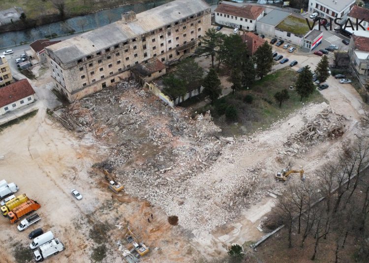 Sru Ena Ju Na Zgrada Duhanske Stanice U Irokom Brijegu Donosimo Video